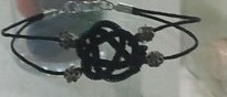 B-CREM 09: Pulsera de cremallera negra y cordon de algodón con nudo celta y cierres plateados